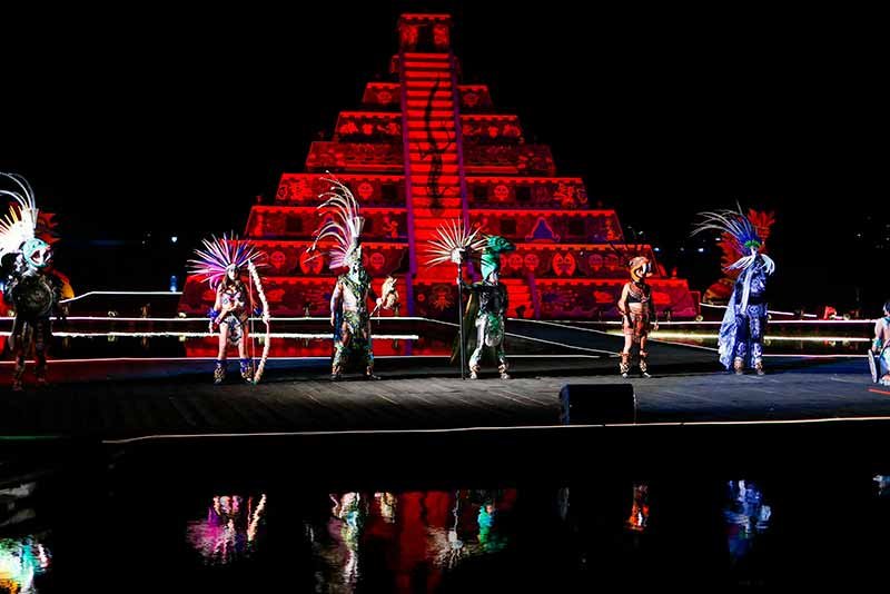 La pirámide iluminada